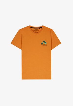 Oranje katoenen t-shirt met een kleine blauwe afbeelding van een fiets en de tekst "ALTIJD FIETSEN" op de linkerkant van de borst. Ronde halsontwerp.