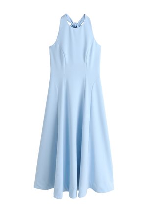 Robe sans manches bleu clair à col licou avec un corsage ajusté et une jupe évasée, avec un détail de nœud noué au niveau de l'encolure.