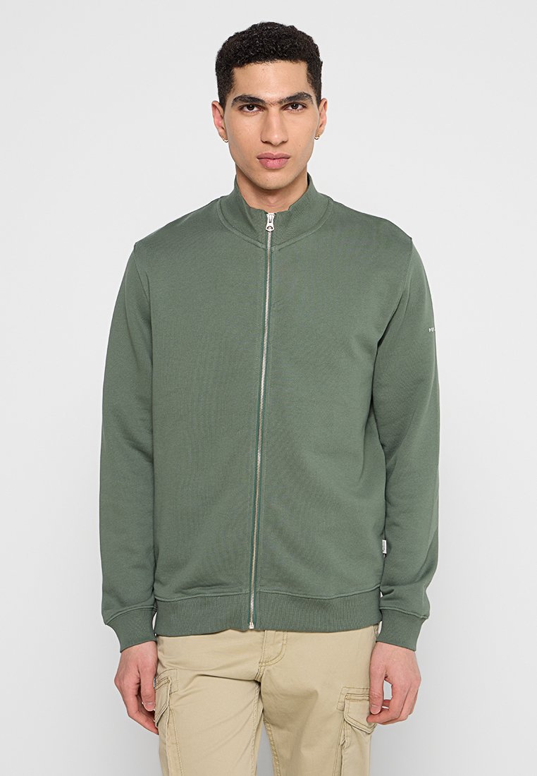 Zielony rozpinany sweatshirt z stójką, charakteryzujący się gładką fakturą i ściągaczami, wykonany z miękkiego materiału bawełnianego.