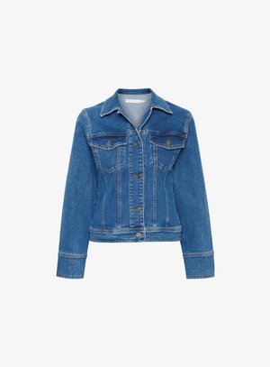 Niebieska dżinsowa kurtka z klasycznym kołnierzem, długimi rękawami, dwoma kieszeniami na piersi i zapięciem na guziki. Projekt zawiera kontrastowe detale szycia.