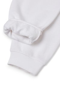 Witte sweatshirtmanchet met een geribbelde textuur en elastische band. Heeft een zachte, geborstelde binnenkant en een gladde buitenkant.