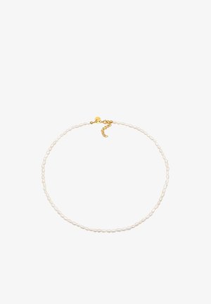 Perlekæde med små, uregelmæssigt formede hvide perler trådt sammen. Har en guld lås med kæde, der kan justeres.