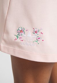 adidas Originals SKIRT - Miniseelik - icey pink