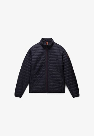 Must musta isolatsiooni jakk kõrge kraega, horisontaalse õmblusega ja lukuga eestaskutega. Omab siledat tekstuuri ja elastseid mansette.