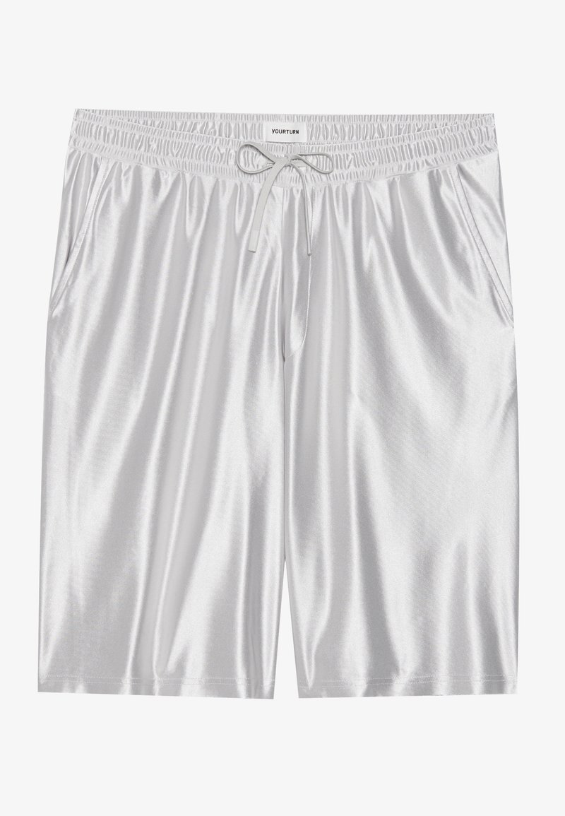 Shorts blancs en satin jusqu'aux genoux avec taille élastique, cordon, poches latérales et texture lisse et brillante.