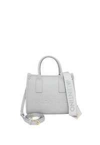 Borsa in pelle grigia con forma strutturata, manici superiori e una tracolla staccabile con la scritta "VALENTINO" in azzurro chiaro. Accenti in hardware dorato.