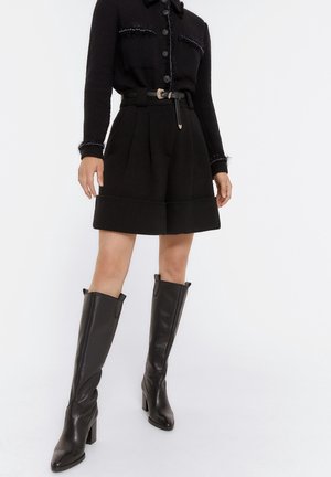 Uterqüe Short - black