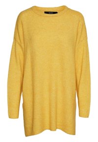 Przewymiarowany żółty sweter dziany z okrągłym dekoltem, opuszczonymi ramionami i ściągaczem na dole. Miękka tekstura, bez widocznych wzorów ani elementów metalowych.