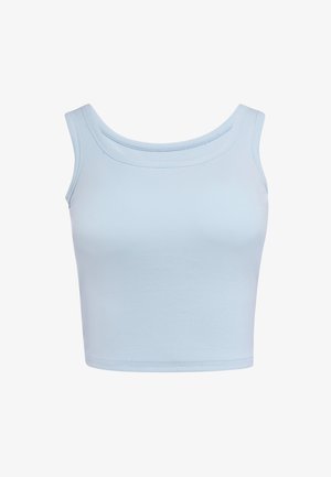 Crop top bleu clair côtelé sans manches avec un col arrondi et des larges bretelles sur fond blanc.
