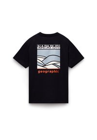 Tricou negru din bumbac cu un design grafic cu valuri în albastru și alb, și textul "NAPAPIJRI geographic" în portocaliu. Mâneci scurte.