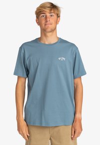 Billabong ARCH CREW SS - T-shirts basic - vgo