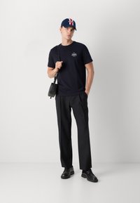 Tommy Hilfiger STACK TEE - T-shirt basic - desert sky