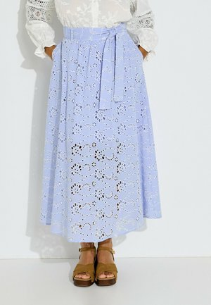 Grain de Malice, JUPE LONGUE BRODERIE ANGLAISE À POCHES - Jupe longue - bleu clair