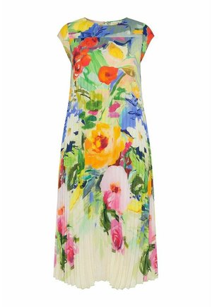 Vestido midi sin mangas con un estampado floral multicolor que presenta grandes flores amarillas, naranjas, rosas y azules sobre una tela plisada.