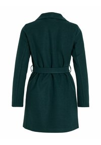 Vihreä villasekoite takki, jossa on kaulus, pitkät hihat ja vyötärölle sidottu vyö. Sujuva pinta, keskipitkä malli ja ilman näkyviä kuvioita.