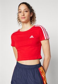 adidas Sportswear ESSENTIALS 3 STRIPES BABY - Potiskana majica - better scarlet