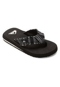 Sort flip-flop med en struktureret stofrem med et stribet mønster, polstret sål og hvid detalje langs kanten.