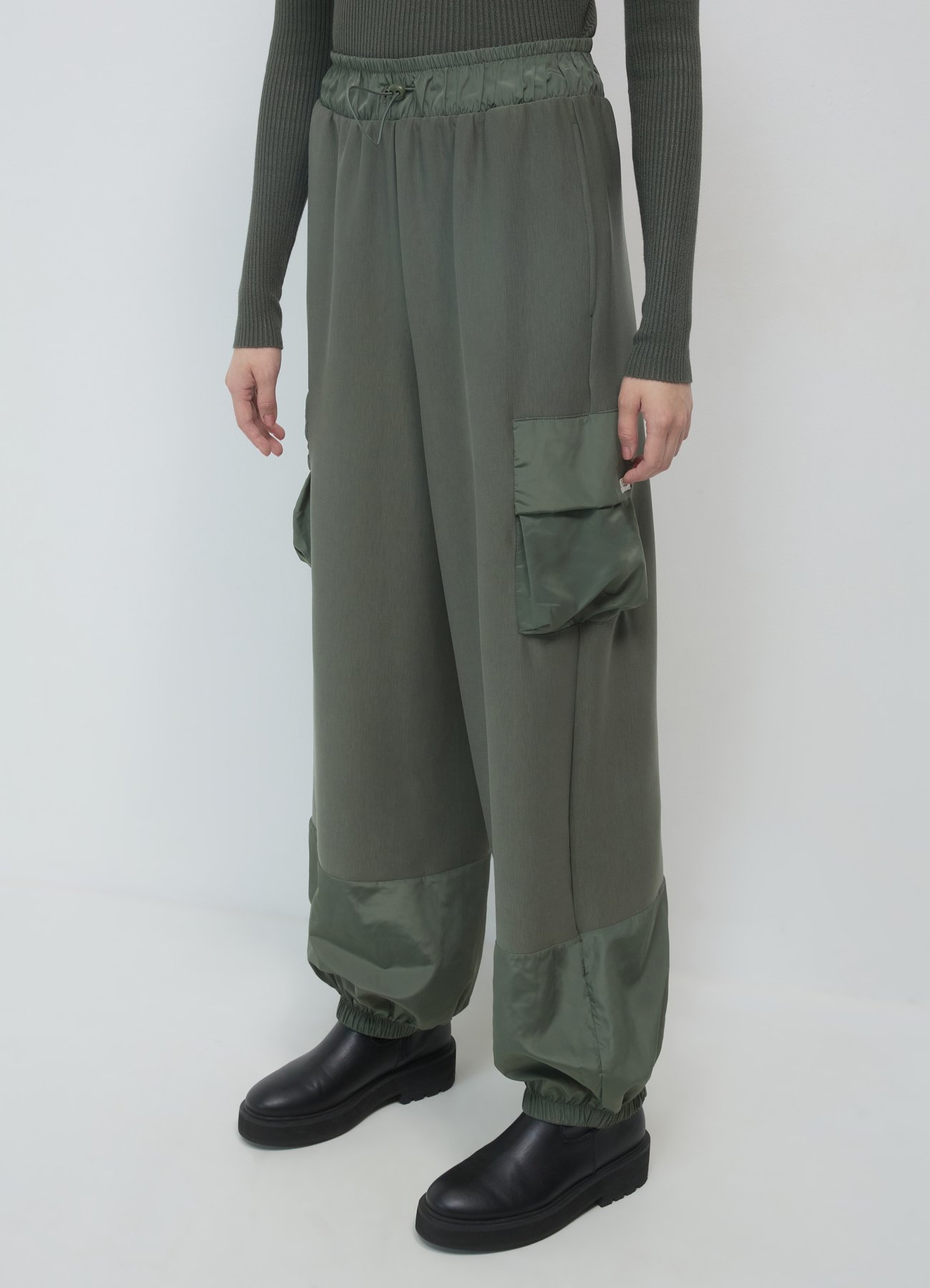 Calliope JOGGER TASCHE Pantaloni cargo verde militare chiaro