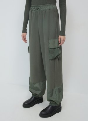 Calliope JOGGER TASCHE  - Pantalon cargo - verde militare chiaro