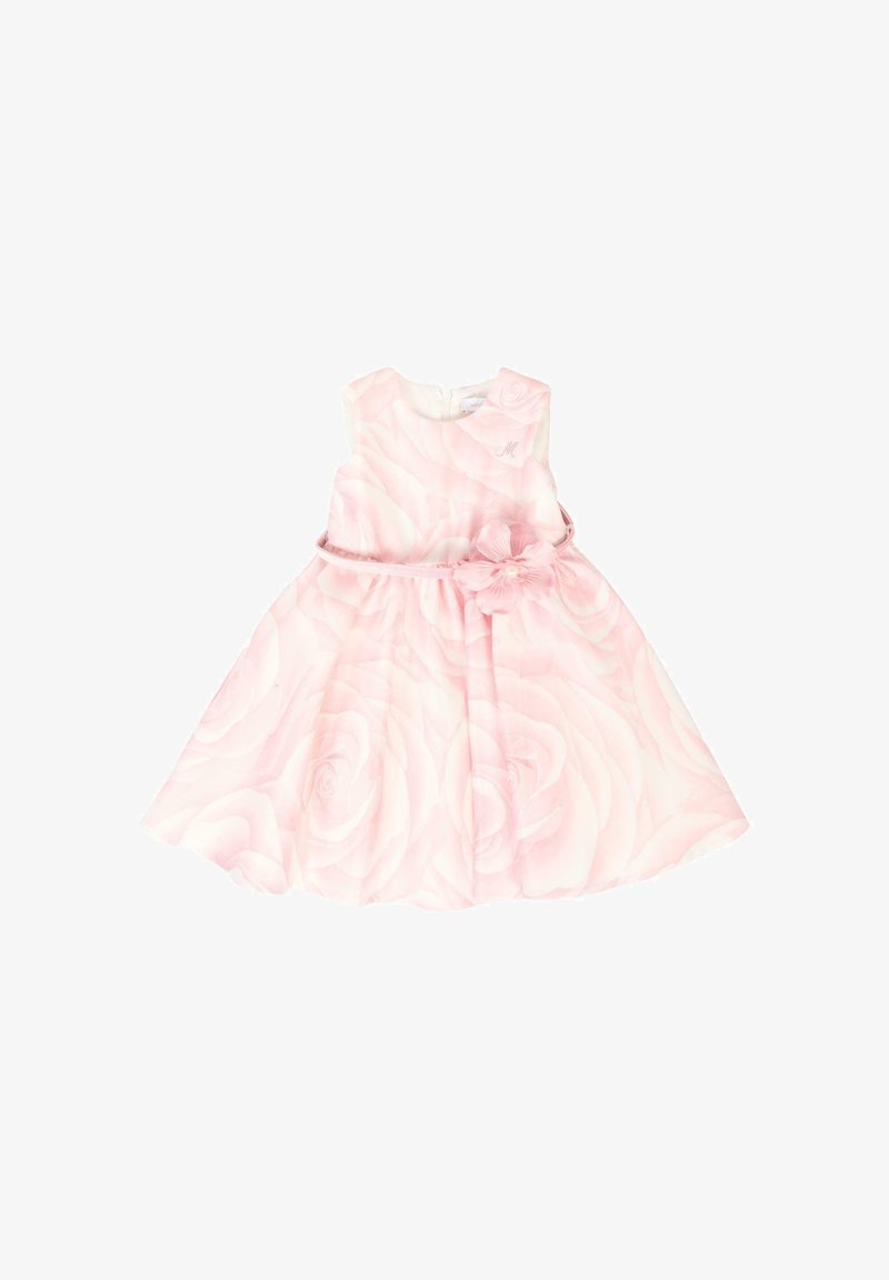 Różowa sukienka dla niemowląt bez rękawów z wzorem róż, dopasowany pas w talii oraz kwiatowy detal po boku.