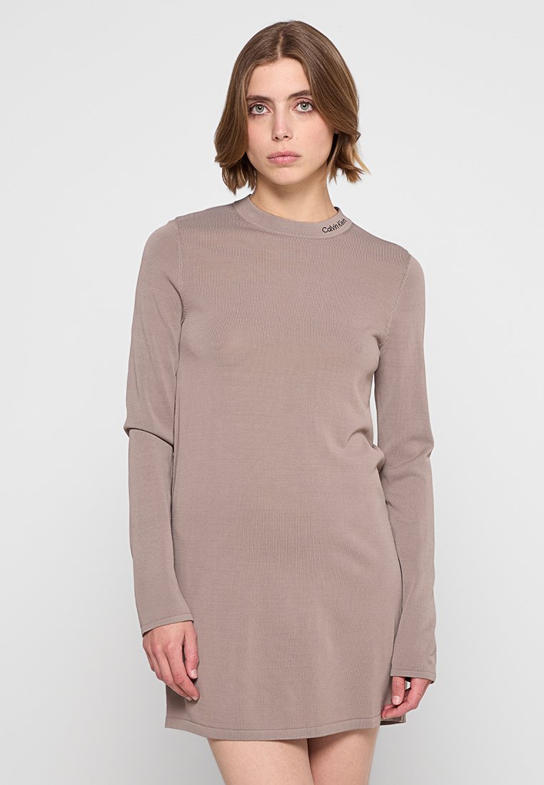 Calvin Klein Jeans Gebreide jurk taupe Calvin Klein Jeans Gebreide jurk taupe