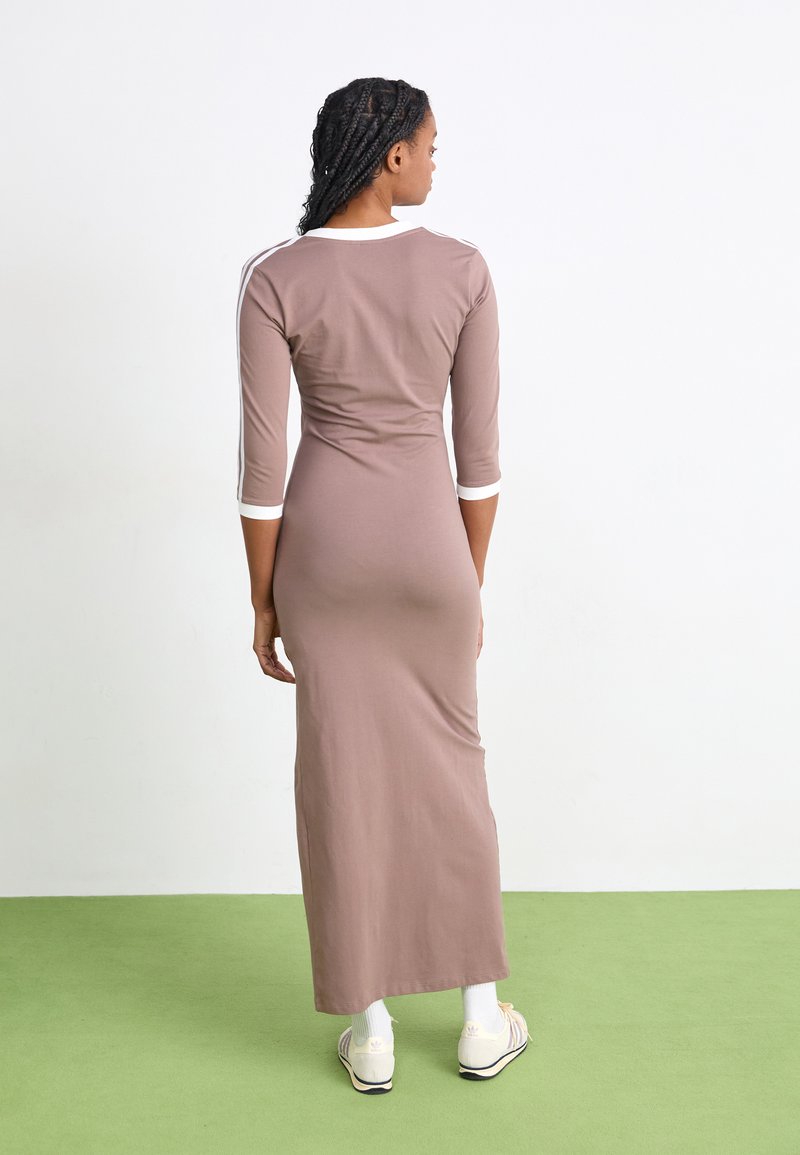 adidas Originals Jersey dress - trace brown/brown - Zalando
