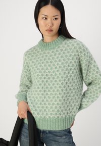 YAS YASTOXANA  - Pulover - basil/perfectly pale