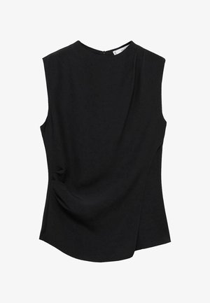 Černý bezrukávový top s kulatým výstřihem, jemnou tkaninou a poskládaným detailem na boku pro větší texturu a tvar.