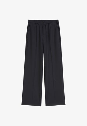 Zwarte wijde broek van gladde stof. Voorzien van een elastische tailleband en zijzakken. Ontworpen met een ontspannen pasvorm.