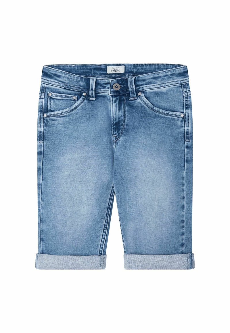 Pantalones cortos de denim azul claro con diseño de cinco bolsillos, dobladillos enrollados y cierre de botón. La tela presenta una textura suave y desgastada.