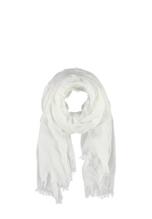 Biały lekki szalik z postrzępionymi brzegami, luźno zwinięty z wiszącymi końcami.
