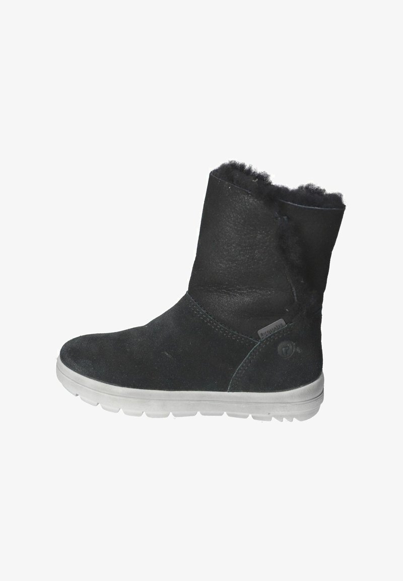 Černé semišové kotníkové boty s měkkou podšívkou, nízkým podpatkem a gumovou podrážkou. Obsahuje prošívaný design a logo na boku.