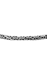Bracciale in argento sterling con un design intrecciato intricato caratterizzato da elementi curvi e lineari alternati, finitura levigata e texture liscia.
