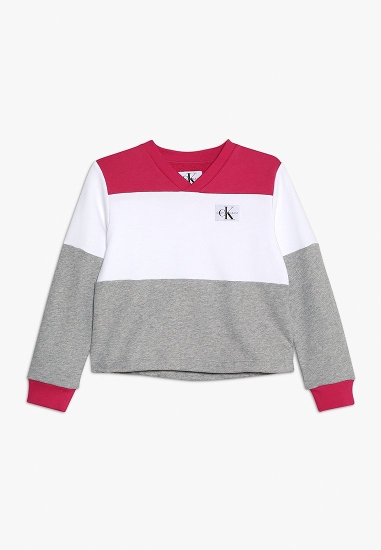 Sweter z blokami kolorów z dekoltem w serek, składający się z różowych, białych i szarych części. Wykonany z miękkiego materiału, z prążkowanymi mankietami i naszywką z logo.