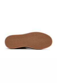 Suela de zapato de goma en color tostado con un patrón de espiga, que presenta un borde liso y un diseño ligeramente curvado para un agarre y flexibilidad óptimos.