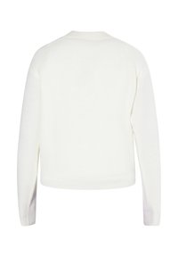 Weißer, langärmeliger Strickpullover, von hinten gezeigt, mit gerippten Bündchen und Saum, verfügt über einen Rundhalsausschnitt.