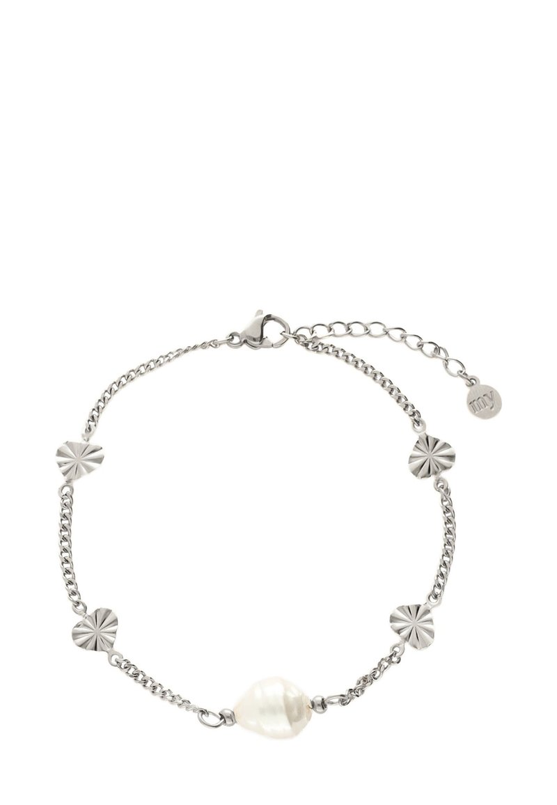 Silver chain bracelet featuring alternating textured circular and heart-shaped accents, with a prominent white pearl centerpiece and a clasp closure.