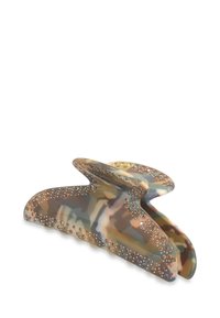 Clip gemaakt van meerkleurig gemarmerd plastic met een zachte glans. Heeft decoratieve gouden accenten langs de randen en een unieke vlinder vorm.