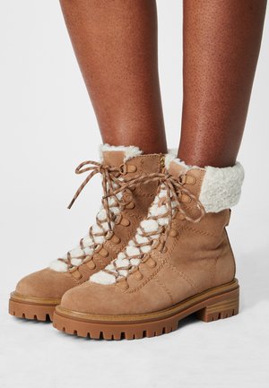 Tamaris Bottines à lacets - beige