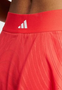 adidas Performance TENNIS PRO CLIMACOOL+ PRINTED - Sportske suknje - semi lucid red