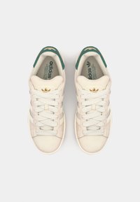 adidas Originals CAMPUS 00S UNISEX - Skate shoes - alumina/off white/collegiate green