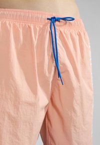 Napapijri V-BOX   - Bañador corto - pink salmon