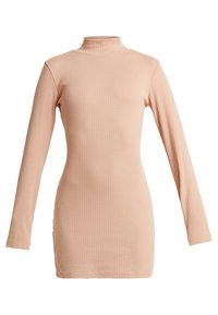 Robe à manches longues en jersey côtelé de couleur rose pâle douce, avec un col haut et une silhouette cintrée, fabriquée dans un matériau tricoté extensible.