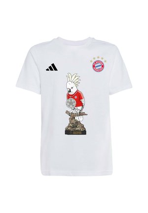 Biała koszulka z logo FC Bayern Monachium, logo Adidas oraz kakadu w czerwonym trykocie trzymający trofeum na podstawce oznaczonej "35 Deutscher Meister."