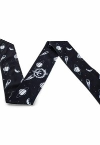 Schwarze Seidenfliege mit weißen Mustern im Weltraumthema, einschließlich Planeten und Kometen, mit einem Logo, das den Text "SCHWARZER HIMMEL" zeigt.