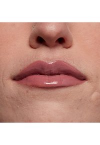 NYX Professional Makeup SHINE LOUD HIGH PIGMENT LIP SHINE - Flytande läppstift - fierce