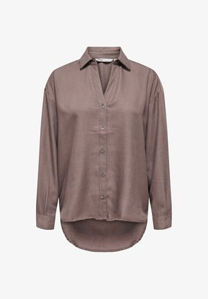 Smeđa bluza dugih rukava s dugmadima sprijeda, V-izrezom i zakrivljenim rubom. Izrađena od mekog materijala s glatkom teksturom. Ima klasičan ovratnik.