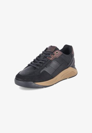 Schwarzer und brauner Herrensneaker für die Freizeit mit vorderer Schnürung, strukturiertem Leder- und Veloursleder-Obermaterial und dicker beiger Sohle.