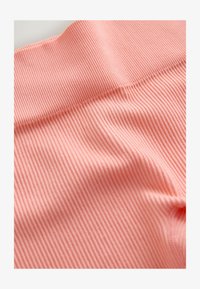 Neselectat, coral orange