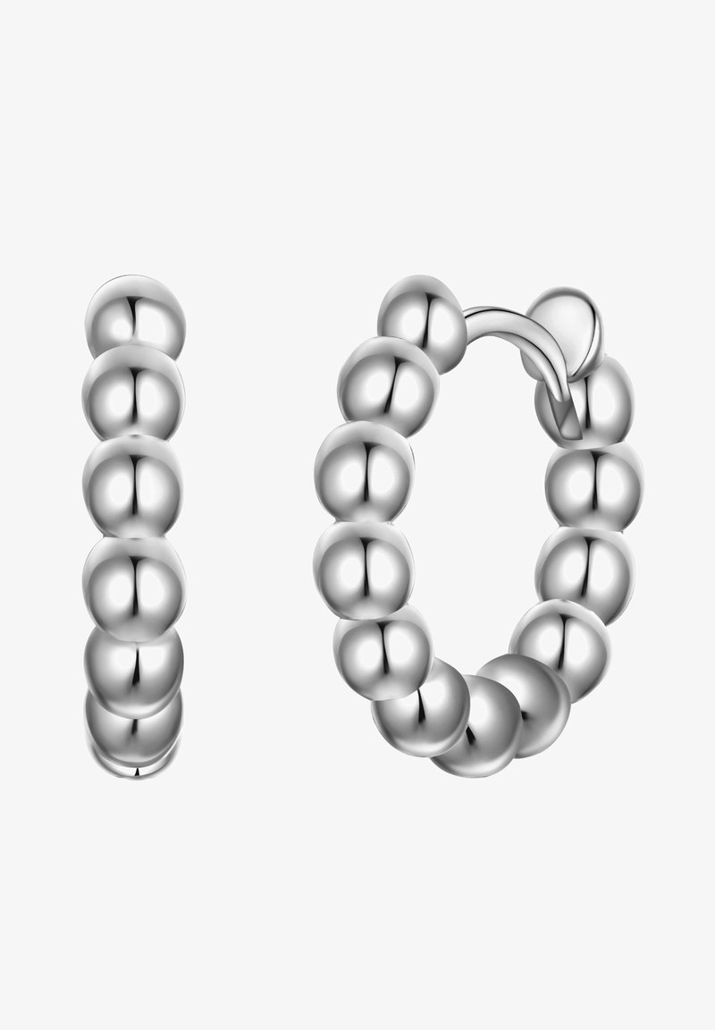 Pendientes de aro de plata con un diseño de cuentas esféricas entrelazadas, textura suave y acabado pulido.